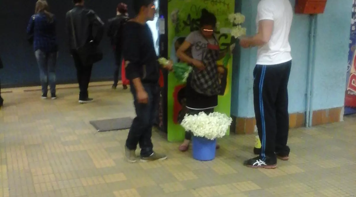 EXCLUSIV | METROREX își SFIDEAZĂ călătorii. STAȚIILE de metrou, PIEȚE AMBULANTE de flori