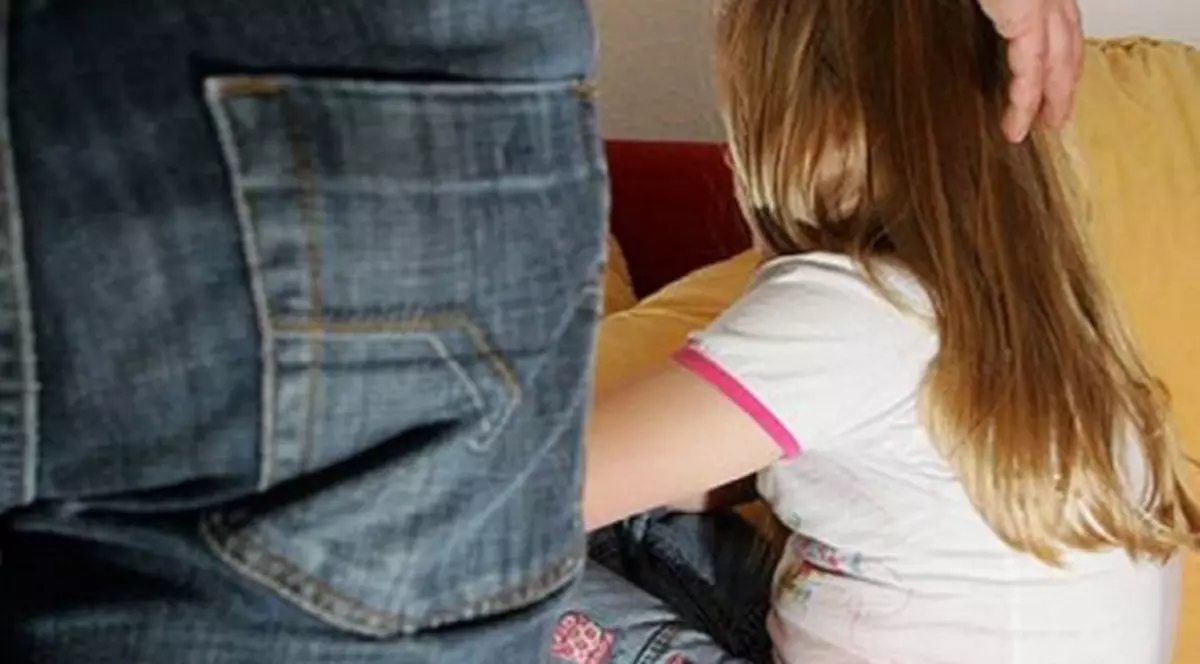 ORGII SEXUALE LA SLOBOZIA! Minoră de 12 ani, plătită pentru sex de un grup de afacerişti locali