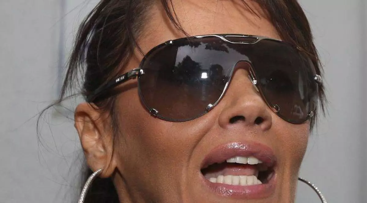 Oana Zăvoranu nu este impresionată de suferinţa mamei sale: ”A încercat să plângă... doar că nu prea i-a ieşit”