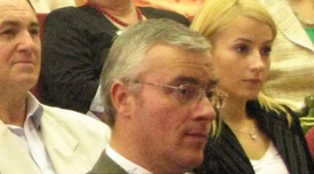 Profesorul acuzat că a încercat să-și abuzeze studenta a fost eliberat! Va face arest la domiciliu