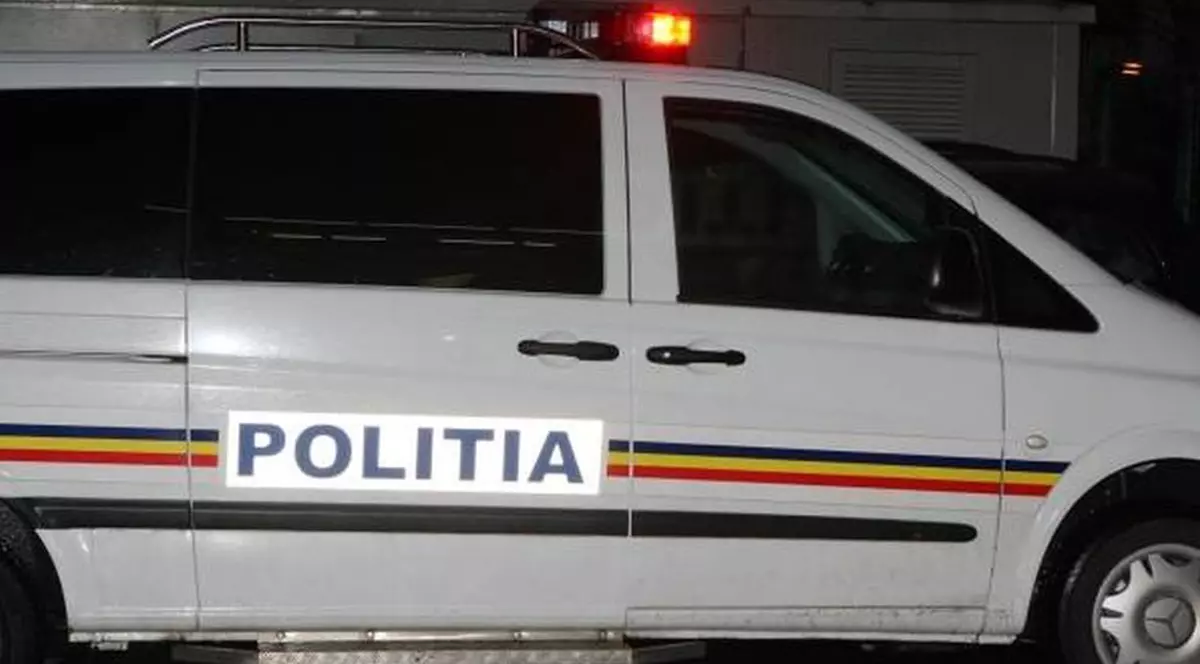 Bătrân de 87 de ani, jefuit şi bătut în propria casă de o adolescentă de 17 ani