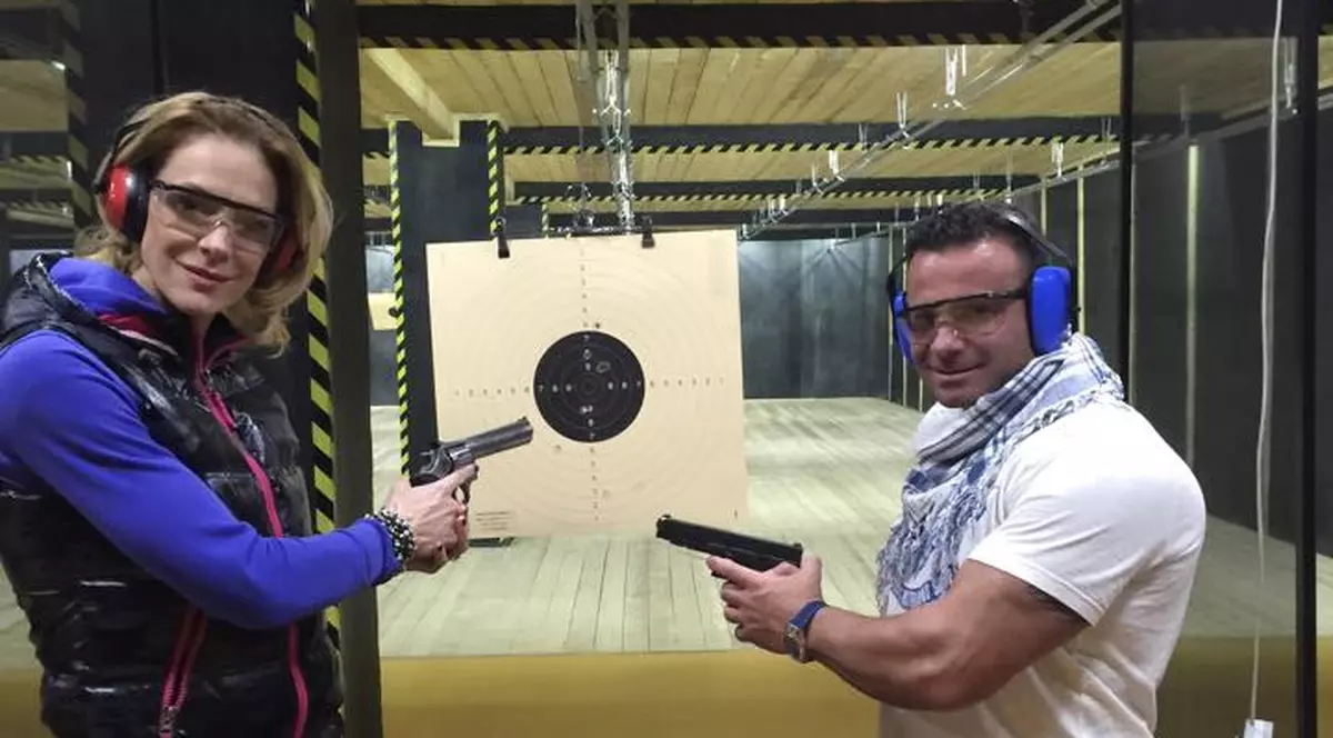 Roxana Ciuhulescu a stat tras cu arma, timp de trei ore, la poligon 