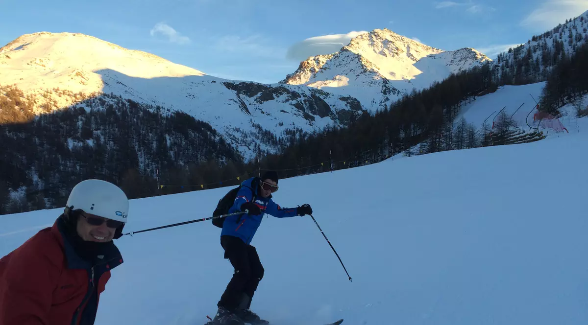 Vara e ca iarna! Top 5 destinații în care se skiază până în mai-iunie 