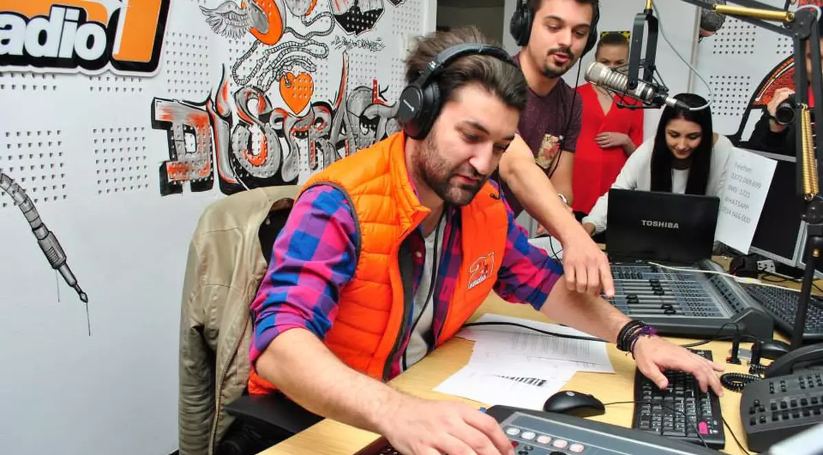 Un nou JOB pentru Smiley: DJ în Gașca lui Găinușă