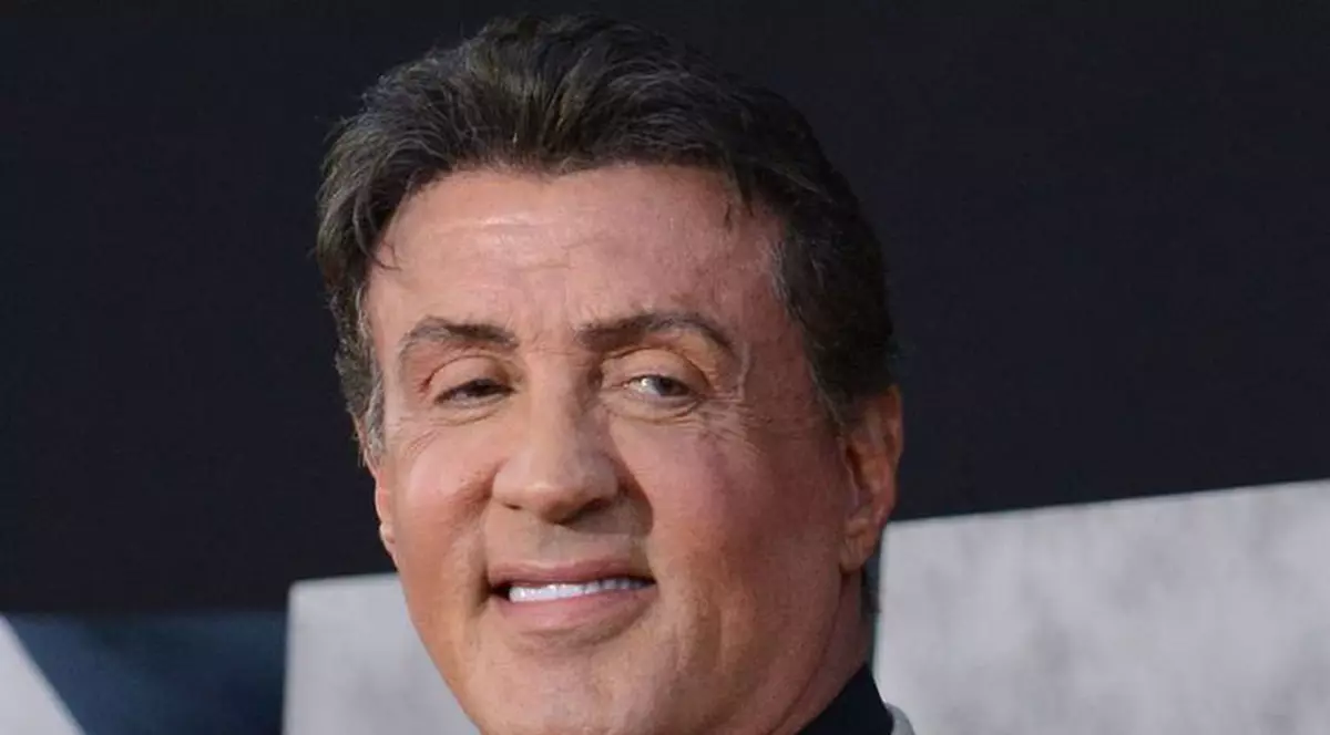 A dat un FILM pe INTERNET și L-AU ARESTAT