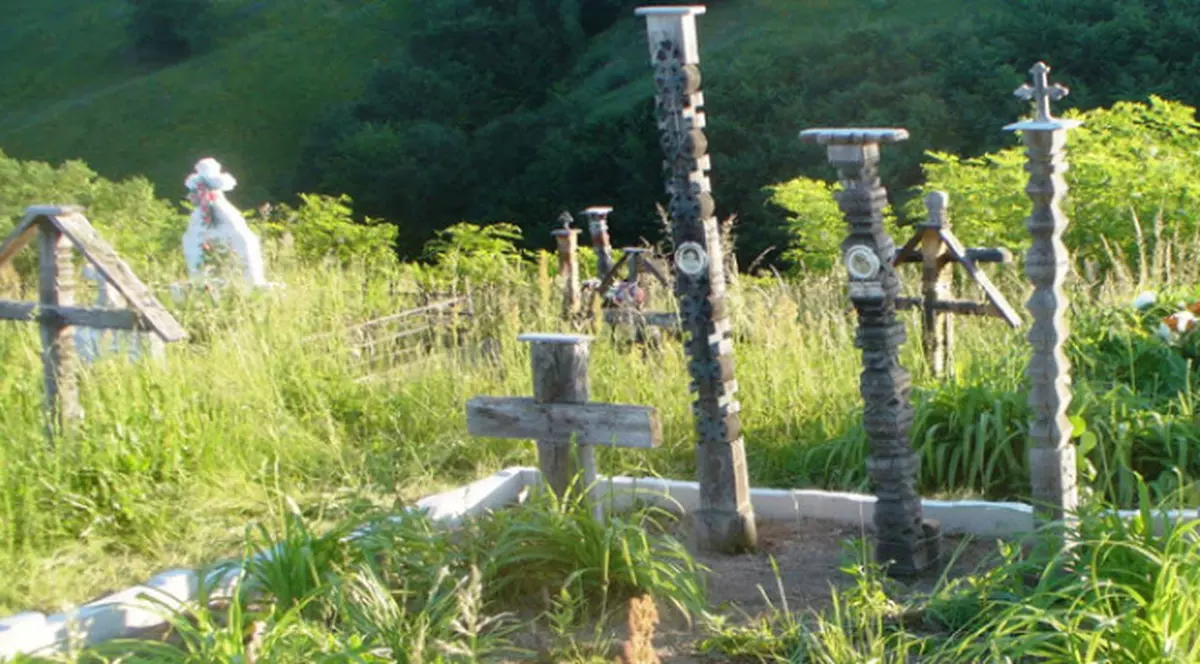 Localitatea din Romania în care bărbații nu au cruce pe mormânt după ce mor