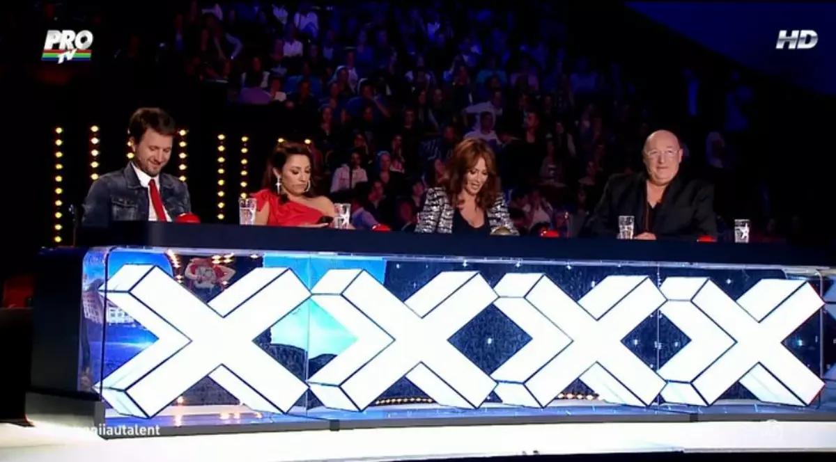 Imaginea SERII la "Românii au talent"! Ce fac jurații când CRED CĂ NU-I VEDE NIMENI
