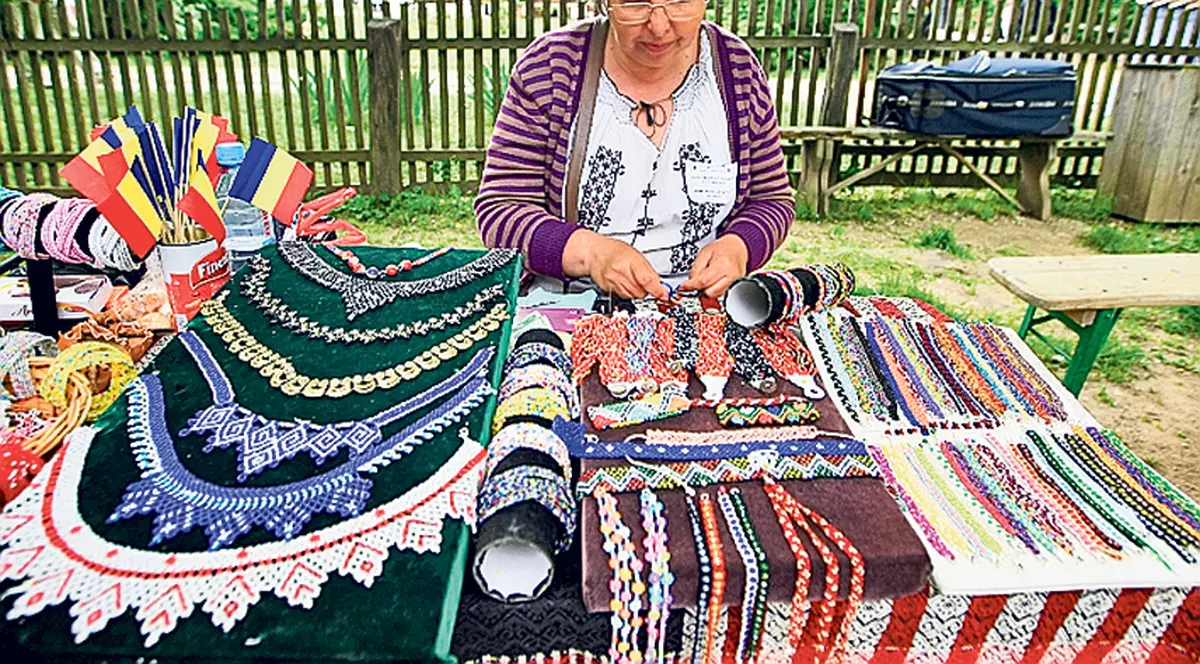 Ia românească s-a întâlnit cu podoabele thailandeze la Muzeul Satului