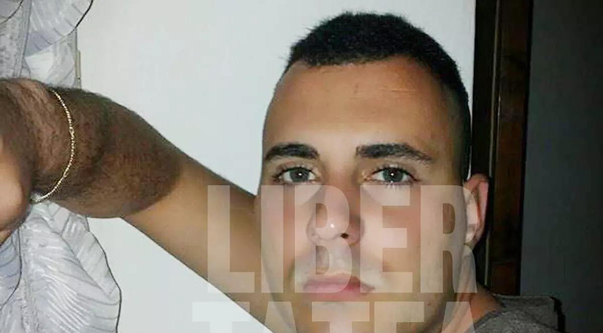 L-a lovit norocul! Băiatul «bătut» de Băsescu plânge de fericire la Paris