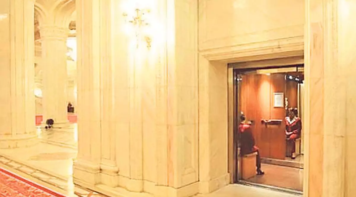 Ascensoarele vechi, spaima parlamentarilor