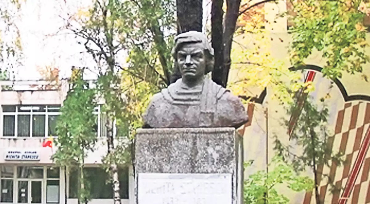 Au făcut ilegal bani din concursuri şcolare