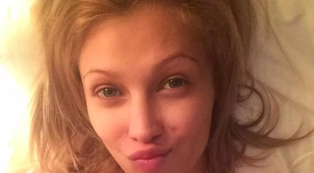 Lora, faţă-n faţă cu fostul soţ, în club. Au avut spectacole în acelaşi local