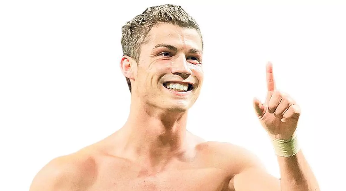 Cu ea a înlocuit-o pe Irina Shayk! Cristiano Ronaldo se iubeşte cu un «Iepuraş» Playboy sexy | FOTO