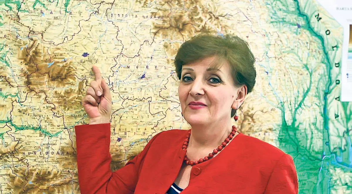 ATAC FOARTE DUR LA ROMICA JURCA. Fostul şef al Ştirilor TVR, CRITICI FURIBUNDE la adresa prezentatoarei meteo: "A ajuns în TVR cu ordin de la Elena Ceauşescu"