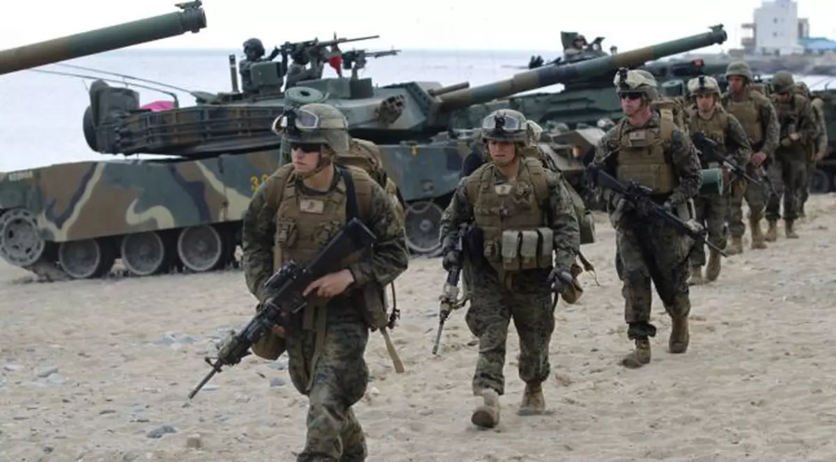 Convoaie americane de luptă, în marș prin România