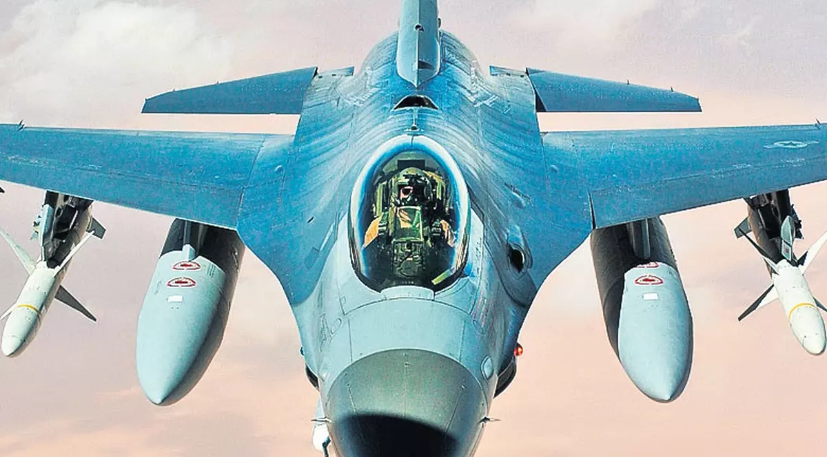 Patru F 16 portugheze fac poliţie aeriană în România