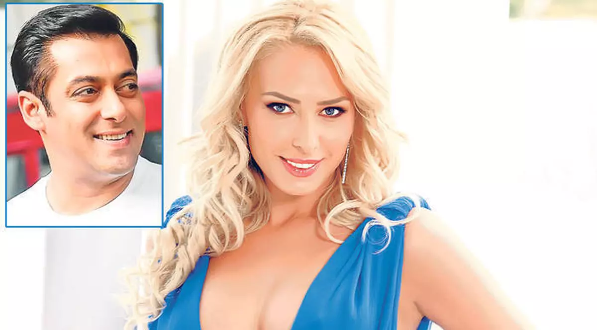 Ce făcea Iulia Vântur în timp ce Salman Khan îşi aştepta sentinţa, în sala de judecată