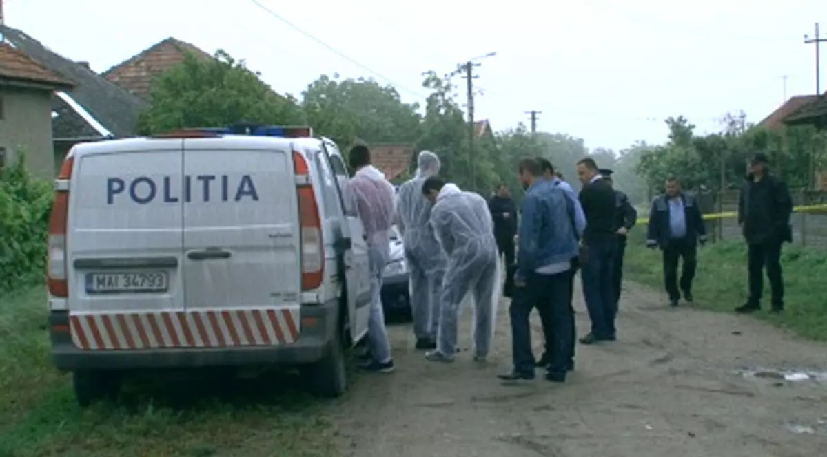 TERIFIANT! Un bărbat din Satu Mare și-a răstignit mama, cu o icoană pe piept