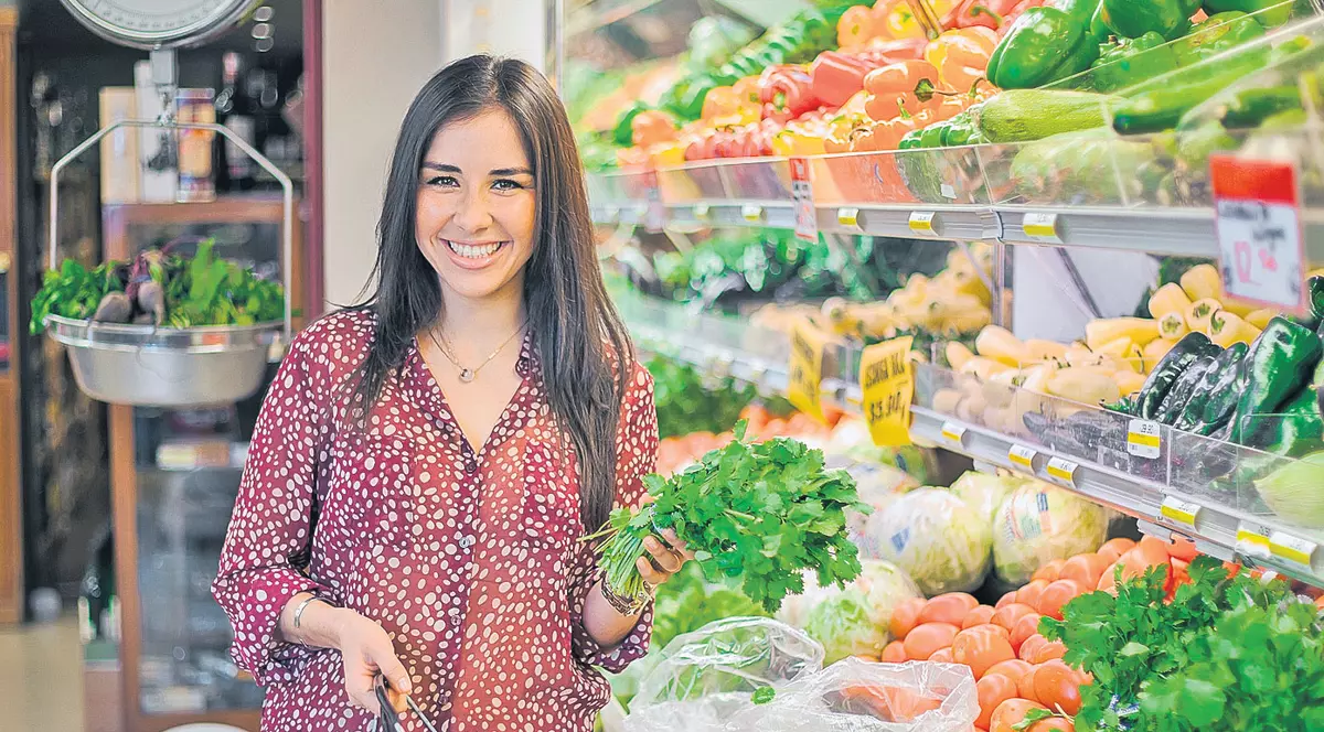 Nu te mai ajungi cu banii? Fă economie mâncând sănătos!