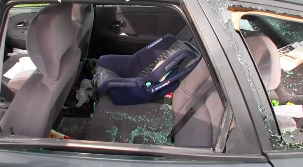 Accident bizar în Cluj! O femeie și doi copii, răniți după ce explozia unui pneu a spart geamul unei mașini | VIDEO 