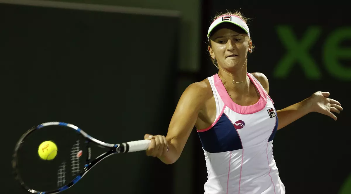 Irina Begu o înfruntă pe Strycova pe iarba de la Eastbourne