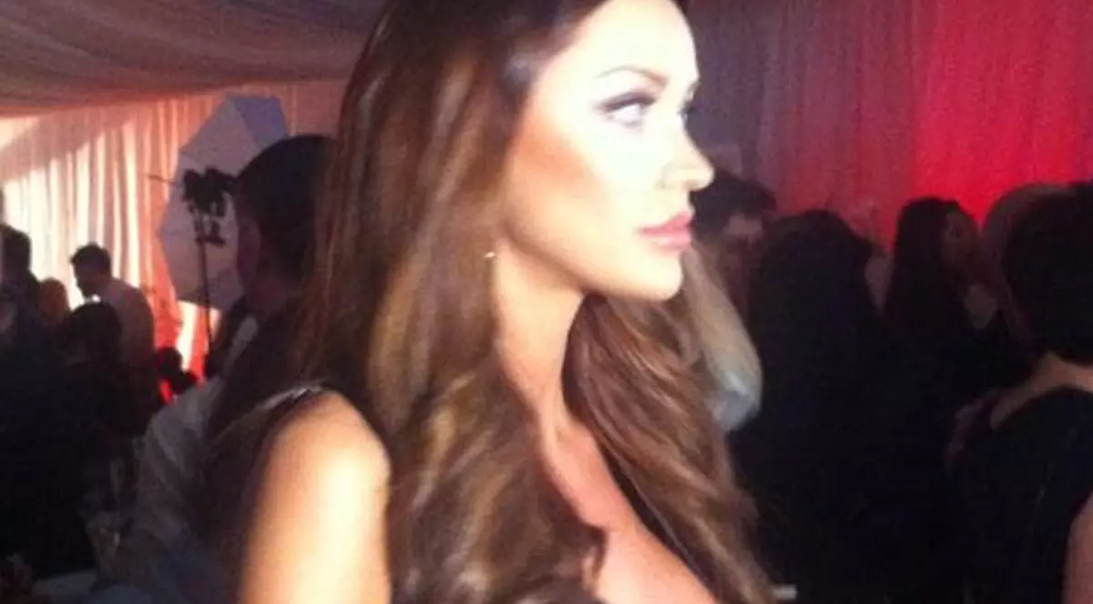 Bianca şi Rocsana Marcu s-au bătut în decolteuri la petrecerea Viva! Ţinutele le-au lăsat la vedere sânii uriaşi