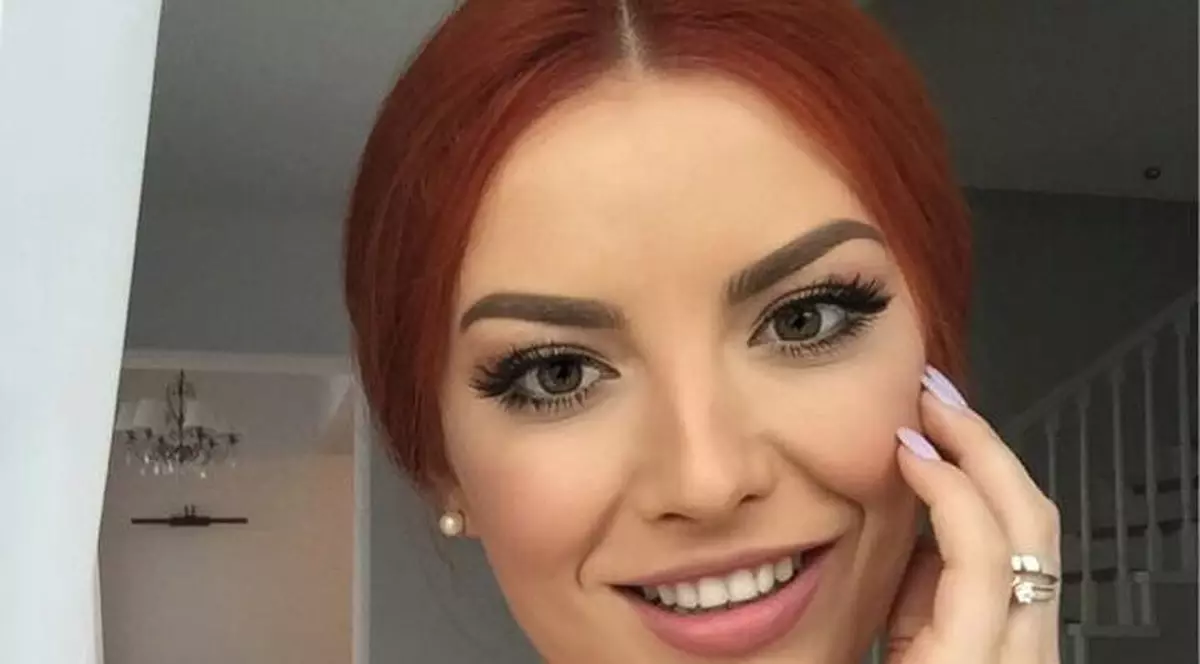Imaginea unei FAMILII FERICITE care a strâns sute de mii de LIKE-uri. Elena Gheorge, alături de soțul ei și SIMPATICUL lor băiețel | FOTO