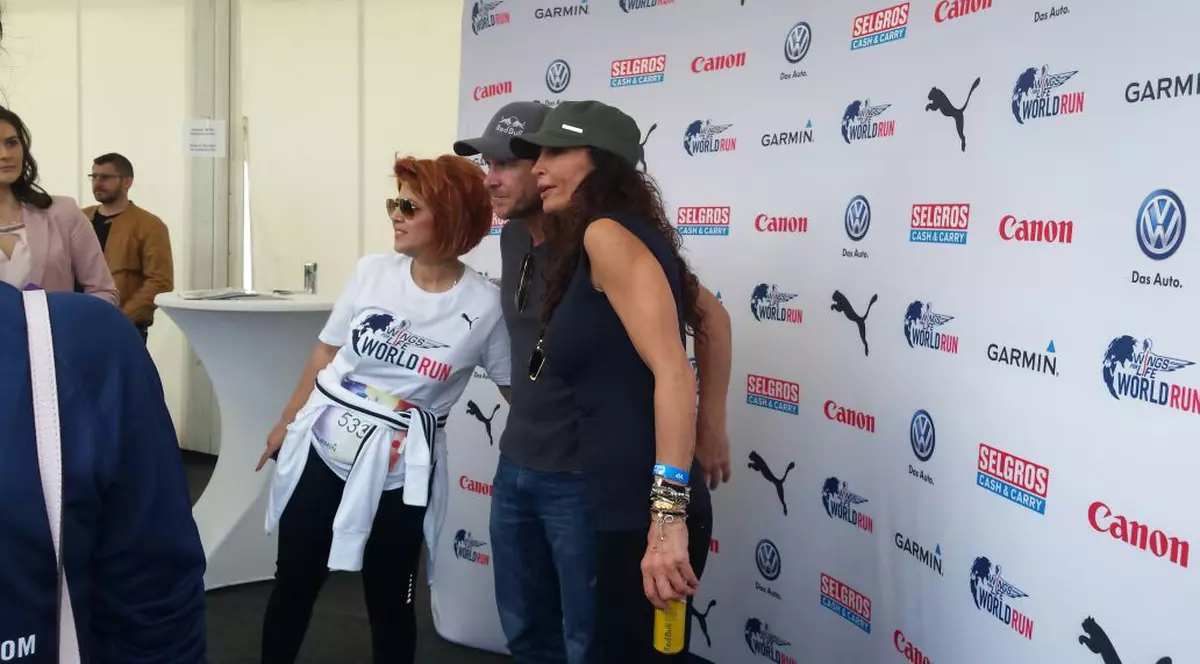 Răduleasca, șefa fanilor lui FELIX! Vezi ce făcea juratul PRO TV cu cei care voiau să se fotografieze cu iubitul ei