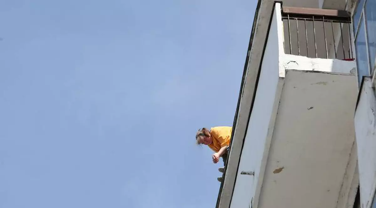 Concluziile anchetei în cazul femeii care s-a aruncat de pe bloc. Arafat spune ce a dus la eşecul autorităţilor