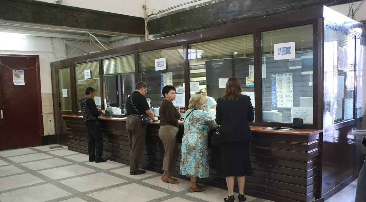 ROMÂNII ”UITĂ” SĂ-ȘI PLĂTEASCĂ TAXELE. De ce?