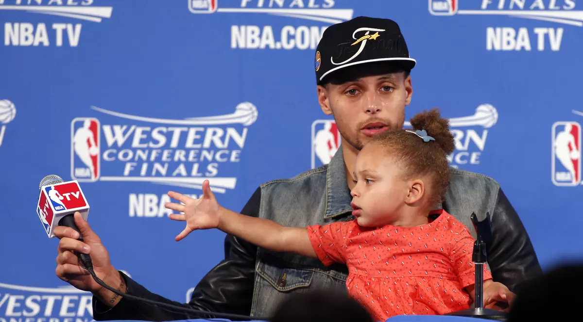 Și s-au făcut 17! ”Războinicii” nu pot fi opriți: Curry - 41 de puncte cu Suns