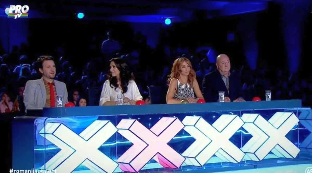 ROMÂNII AU TALENT | Membrii juriului au fost huiduiţi din cauza ei! A încins publicul, dar nu a reuşit să topească inimile juraţilor | FOTO 