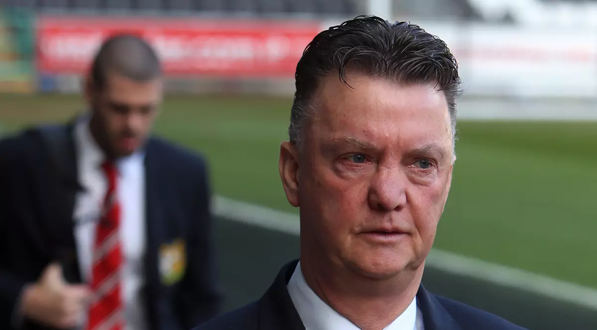 ULUITOR! Van Gaal s-a făcut de râs în Anglia! S-a îmbătat, apoi a ținut un discurs  / VIDEO
