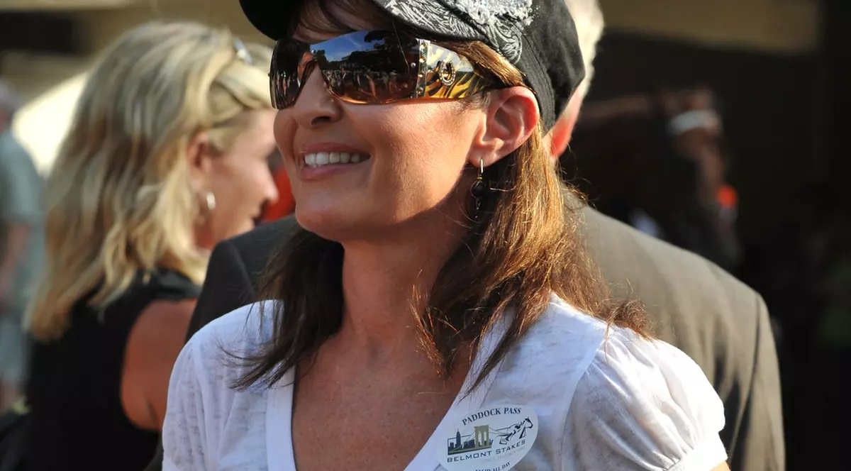 SCANDAL! Fiica unui vestit POLITICIAN A ANULAT NUNTA! Logodnicul ei este ÎNCĂ ÎNSURAT!