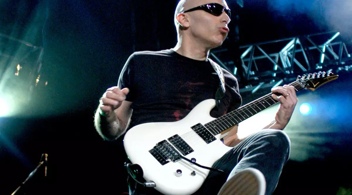 Cel mai cunoscut chitarist al lumii, Joe Satriani se reîntoarce în România