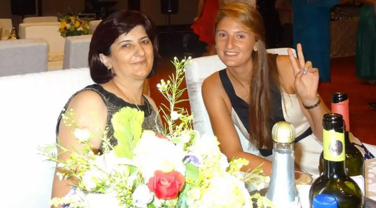 Steluța, mama Irinei Begu, a urmărit primul meci al fiicei de la Roland Garros pe telefon!