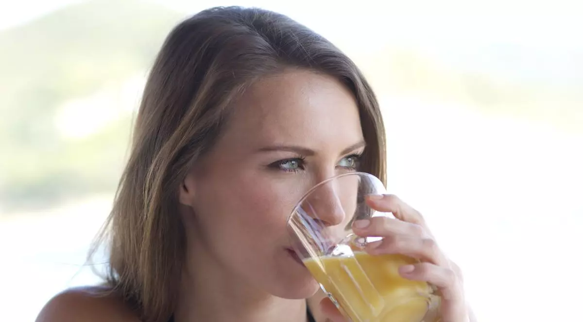 Atenție! Sucurile naturale pot dăuna sănătății. Vezi care sunt recomandările nutriționiștilor!