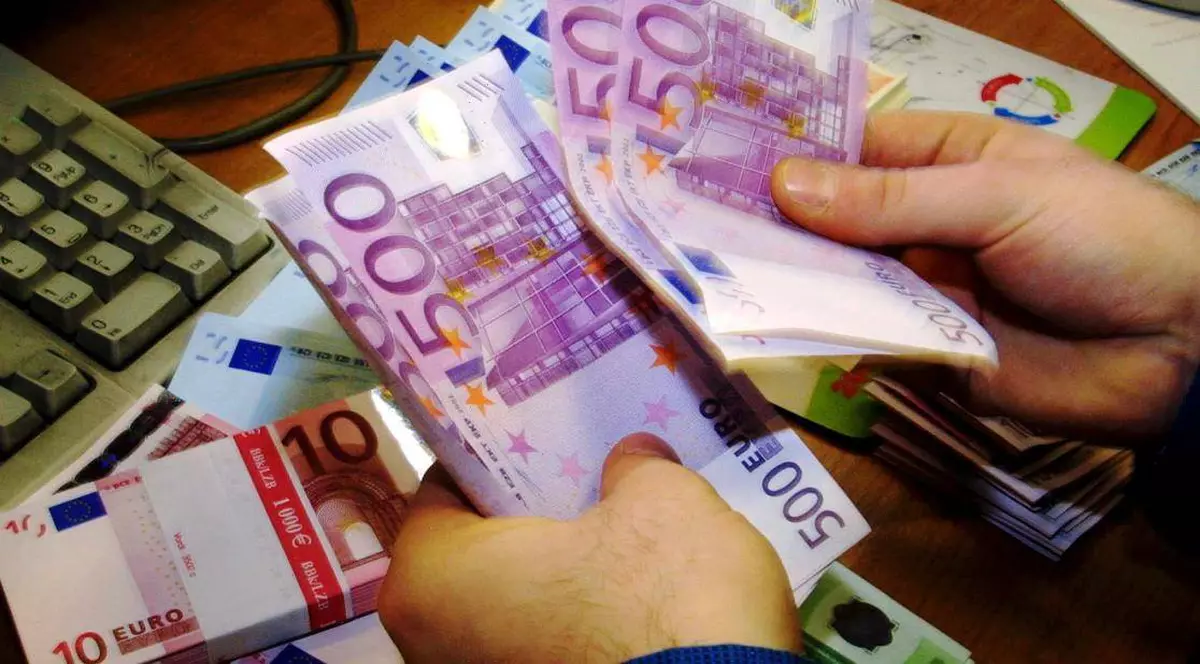 Afaceri, la noi, vacanțe, la alții! Străinii vin mai mult cu treabă în România