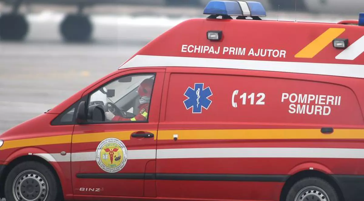 Accident grav la Mihăileşti. Mai multe persoane rănite, o femeie încarcerată