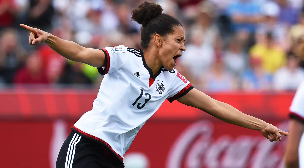 Este însărcinată, dar face spectacol la Cupa Mondială!