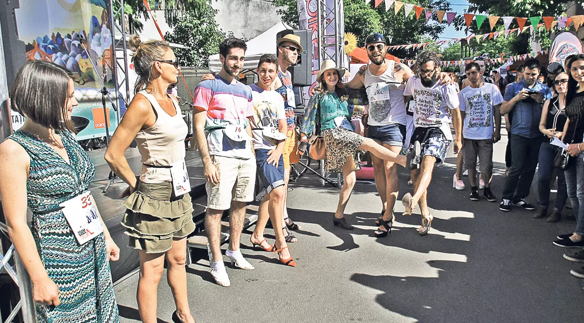Doar 5 bărbaţi s-au încumetat să alerge pe tocuri, la evenimentul «Femei pe Mătăsari»