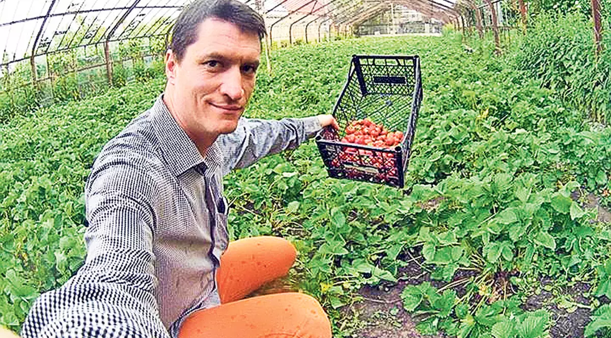 Alegi ce-ți place, plătești cât vrei! Un brașovean face comerț doar cu oameni cinstiți