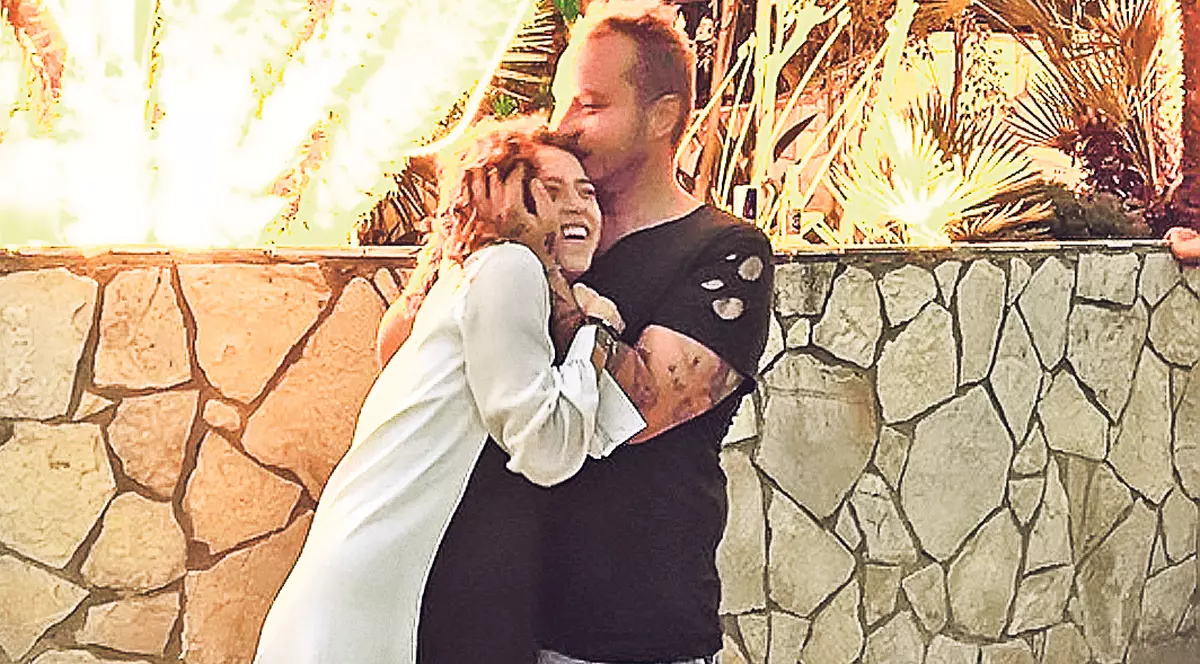 «Memelușa» s-a întors la vechea iubire