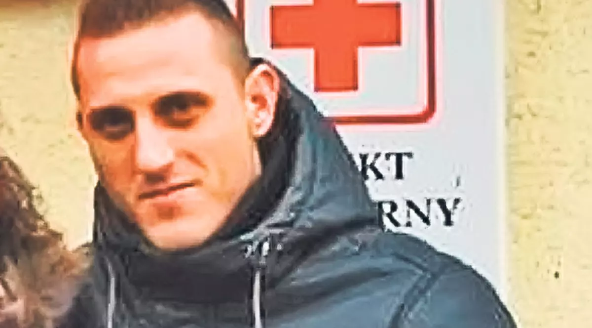 Doi poliţişti s-au împuşcat în cap cu pistoalele de serviciu