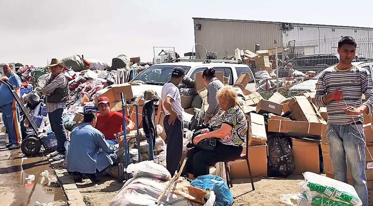 Mai curat și mai uscat, cu detergent falsificat! Contrabandiștii din centrele comerciale din Capitală și Ilfov au metode miraculoase de a face bani