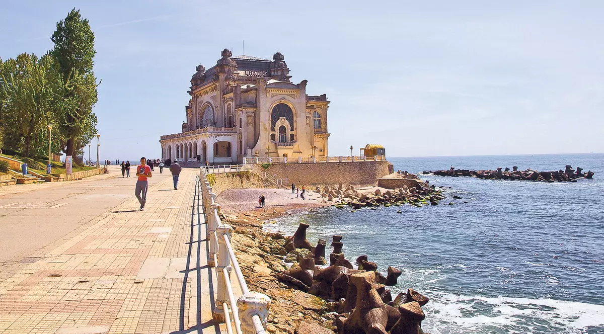 Marea Neagră va fi mai puţin «neagră»! Opt recife artificiale au fost scufundate în zona Cazinoului din Constanța