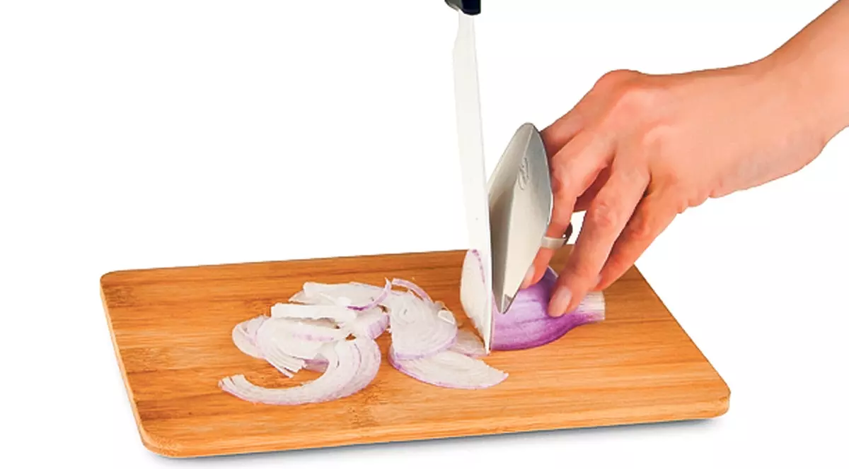 TRUCURI | Ustensile deştepte în bucătărie