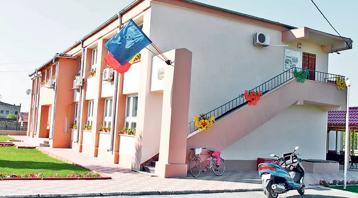 Nimeni nu trăiește ca-n Peșteră! Localnicii dintr-o comună din Constanța au parte de ceea ce își doresc toți românii