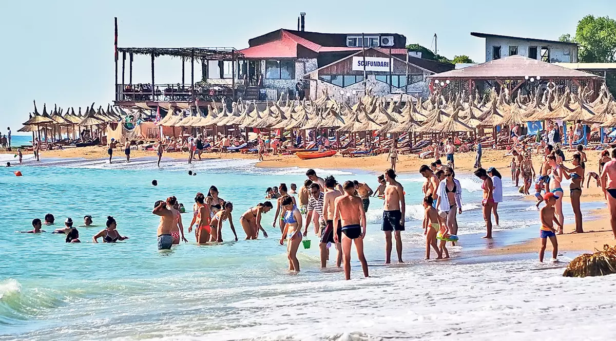 Atenţie, când leneviţi la plajă! Hoţii s-au mutat pe Litoral