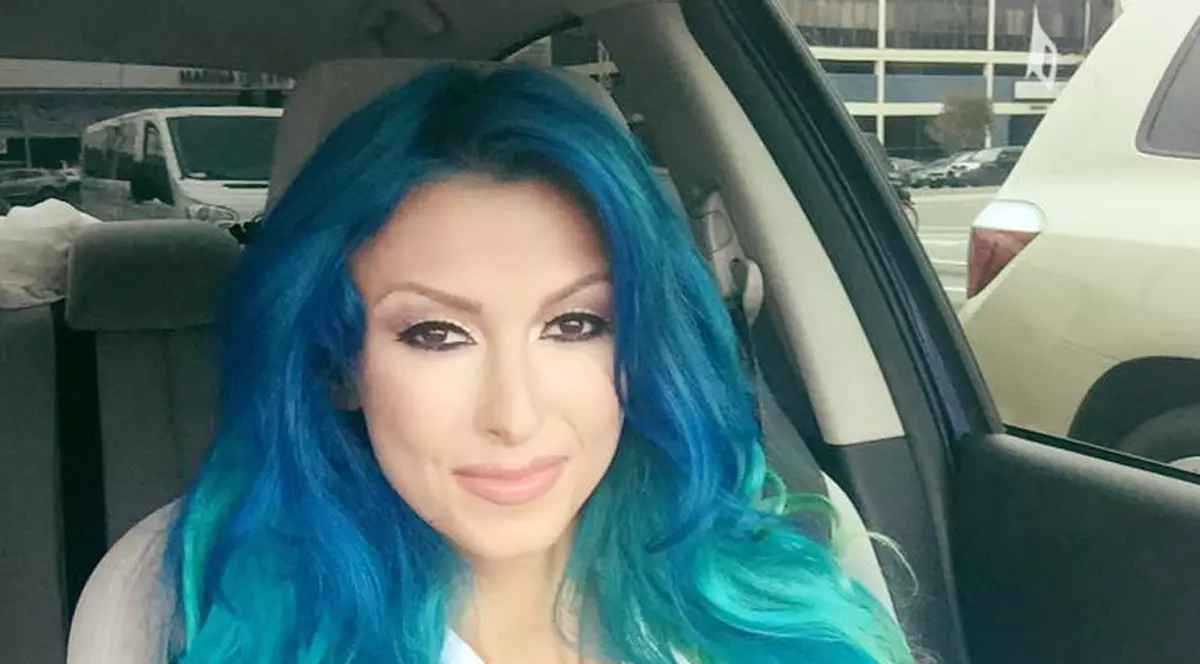 Andreea Bălan, schimbare bulversantă de look. De la albastru a trecut la curcubeu